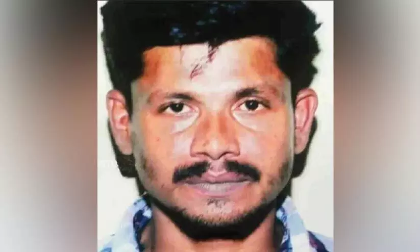 എസ്.ഐക്ക് നേരെ വാൾ വീശിയ ആൾ അറസ്റ്റിൽ എസ്.ഐക്ക് നേരെ വാൾ വീശിയ ആൾ അറസ്റ്റിൽ