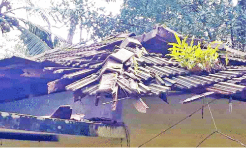 വീട് മഴയിൽ തകർന്നു