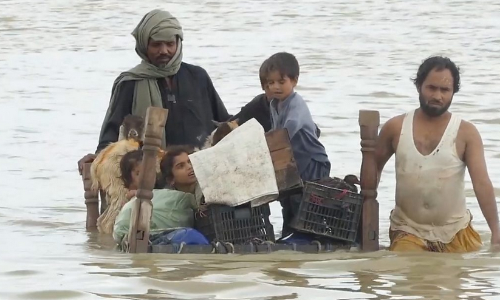 പ്രളയത്തിൽ പകച്ച് പാകിസ്താൻ; ജൂൺ മുതൽ മരണം ആയിരത്തിനടുത്ത്