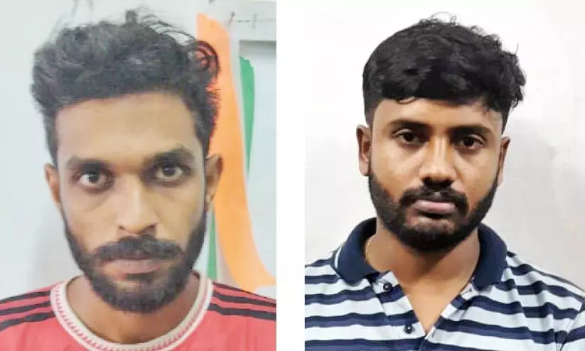 മയക്കുമരുന്നുമായി യുവാക്കൾ പിടിയിൽ മയക്കുമരുന്നുമായി യുവാക്കൾ പിടിയിൽ