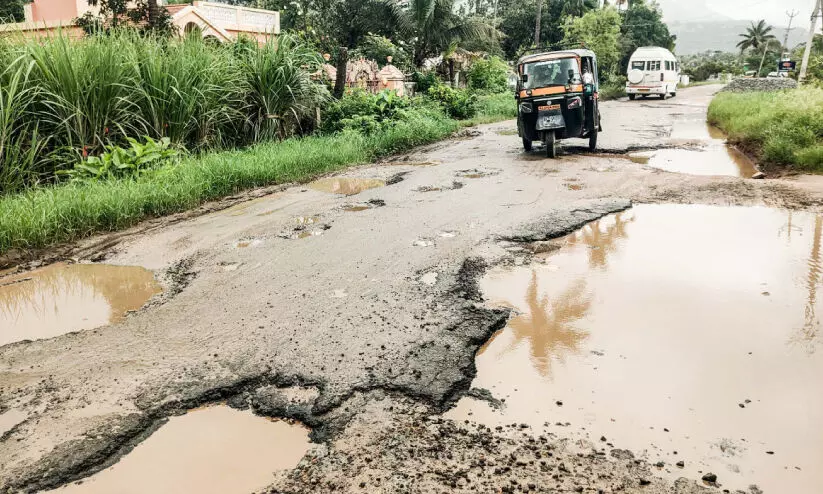 മറയൂർ -കാന്തല്ലൂർ റോഡ് നിർമാണം വൈകുന്നു മറയൂർ -കാന്തല്ലൂർ റോഡ് നിർമാണം വൈകുന്നു