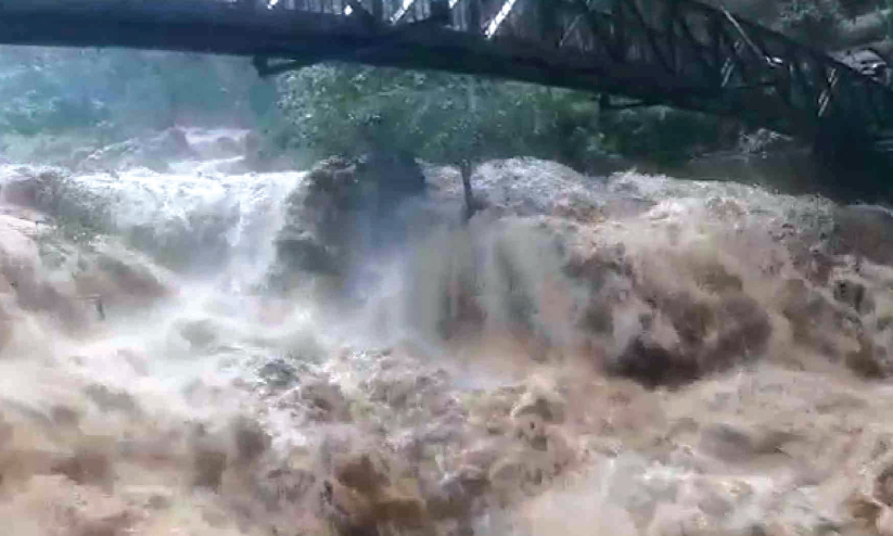 ഒലിപ്പുഴയിൽ വീണ്ടും മലവെള്ളപ്പാച്ചിൽ ഒലിപ്പുഴയിൽ വീണ്ടും മലവെള്ളപ്പാച്ചിൽ