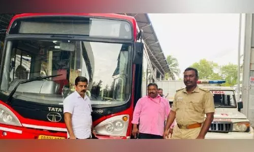 നികുതികുടിശ്ശിക: കരിപ്പൂർ വിമാനത്താവളത്തിലെ ബസ് മോട്ടോർ വാഹനവകുപ്പ് പിടികൂടി