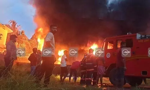 ചെറുവണ്ണൂരിലെ തീപിടിത്തം: സമീപവീടുകളിലെ മണ്ണും വെള്ളവും പരിശോധിക്കും ചെറുവണ്ണൂരിലെ തീപിടിത്തം: സമീപവീടുകളിലെ മണ്ണും വെള്ളവും പരിശോധിക്കും