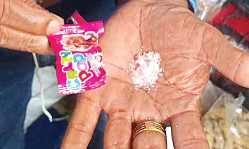 അംഗീകാരമില്ലാത്ത മിഠായികൾ പിടിച്ചെടുത്തു