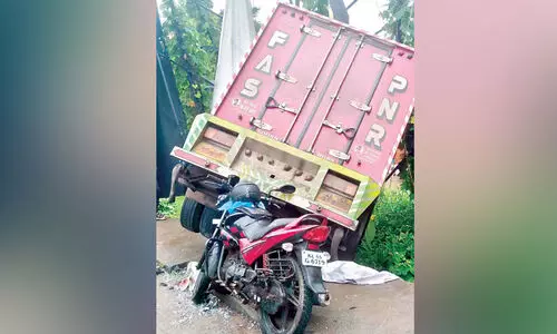 താനൂർ നടക്കാവ് വളവിൽ വീണ്ടും വാഹനാപകടം