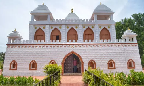 പാഞ്ചാലക്കുറിച്ചിയിലെ വീരപാണ്ഡ്യക്കട്ടബൊമ്മൻ