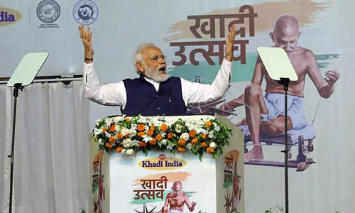 ഗുജറാത്തിനെ അപകീർത്തിപ്പെടുത്താനും നിക്ഷേപം തടയാനും ഗൂഢാലോചന നടക്കുന്നതായി മോദി ഗുജറാത്തിനെ അപകീർത്തിപ്പെടുത്താനും നിക്ഷേപം തടയാനും ഗൂഢാലോചന നടക്കുന്നതായി മോദി