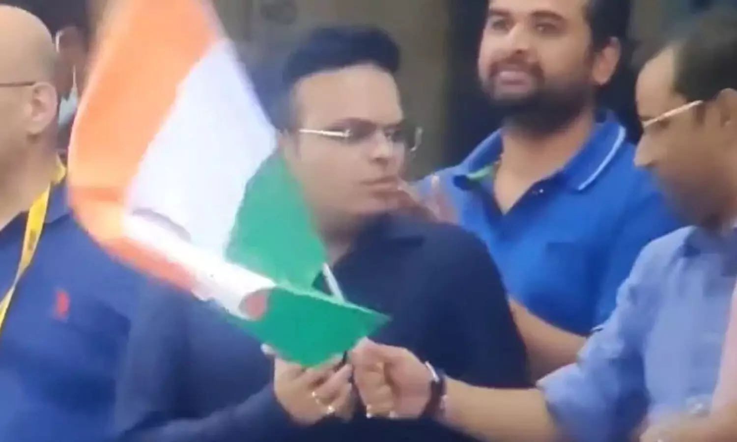 ഏഷ്യ കപ്പിലെ വിജയത്തിന് പിന്നാലെ ഇന്ത്യയുടെ പതാക കൈയ്യിലേന്താൻ വിസമ്മതിച്ച് ജയ് ഷാ; വിവാദം