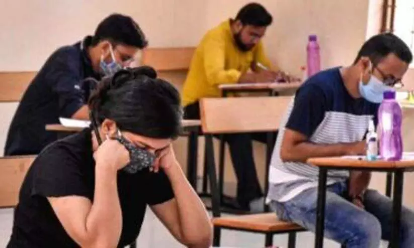 കോഴിക്കോട് ചോദിച്ചപ്പോൾ കോയമ്പത്തൂർ; വിദ്യാർഥികളെ വട്ടംകറക്കി കേന്ദ്ര സർവകലാശാല കോഴിക്കോട് ചോദിച്ചപ്പോൾ കോയമ്പത്തൂർ; വിദ്യാർഥികളെ വട്ടംകറക്കി കേന്ദ്ര സർവകലാശാല