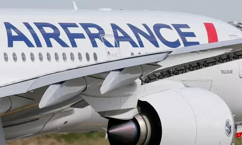 പറക്കുന്നതിനിടെ കോക്പിറ്റിലിരുന്ന് കൈയാങ്കളി; രണ്ട് എയർ ഫ്രാൻസ് പൈലറ്റുമാർക്ക് സസ്പെൻഷൻ