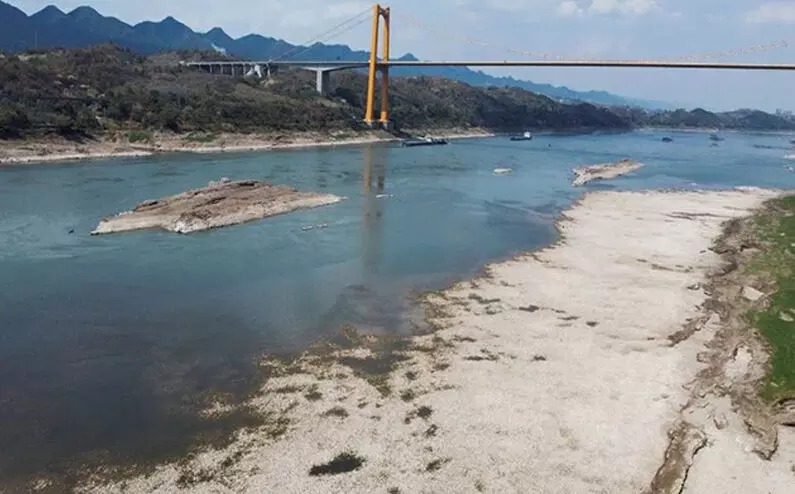 വരൾച്ചയെ തുടർന്ന് കൃത്രിമ മഴ പെയ്യിക്കാനിരുന്ന ചൈനീസ് നഗരത്തിൽ കനത്ത മഴ; വെള്ളപ്പൊക്ക മുന്നറിയിപ്പ് വരൾച്ചയെ തുടർന്ന് കൃത്രിമ മഴ പെയ്യിക്കാനിരുന്ന ചൈനീസ് നഗരത്തിൽ കനത്ത മഴ; വെള്ളപ്പൊക്ക മുന്നറിയിപ്പ്