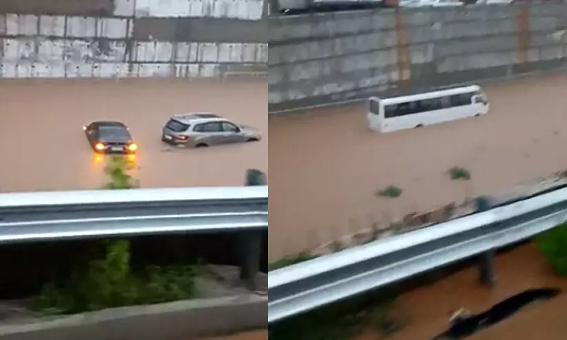 ബംഗളൂരു- മൈസൂരു ഹൈവേ വെള്ളത്തിൽ മുങ്ങി; വാഹനങ്ങൾ വഴി തിരിച്ചുവിട്ടു ബംഗളൂരു- മൈസൂരു ഹൈവേ വെള്ളത്തിൽ മുങ്ങി; വാഹനങ്ങൾ വഴി തിരിച്ചുവിട്ടു