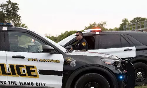 യു.എസിൽ കെട്ടിടത്തിനു തീയിട്ടു; പ്രാണരക്ഷാർഥം ഓടിയവർക്കുനേരെ അക്രമിയുടെ വെടിവെപ്പ്; നാലു മരണം യു.എസിൽ കെട്ടിടത്തിനു തീയിട്ടു; പ്രാണരക്ഷാർഥം ഓടിയവർക്കുനേരെ അക്രമിയുടെ വെടിവെപ്പ്; നാലു മരണം