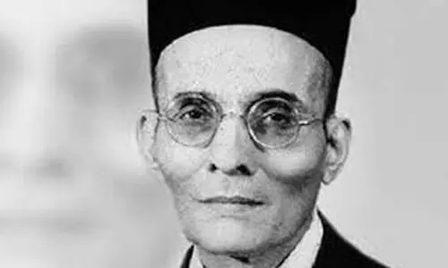 സവർക്കറെ പ്രകീർത്തിച്ച് കർണാടകയിലെ പാഠപുസ്തകം: അതിശയോക്തി ഭാഗങ്ങൾ വിശദീകരിക്കുന്നത് പ്രയാസം; വിമർശനവുമായി അധ്യാപകർ