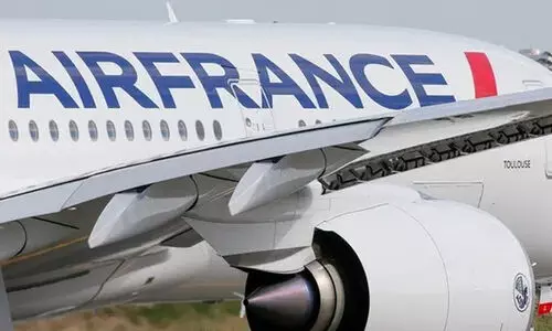 പറക്കുന്നതിനിടെ കോക്പിറ്റിലിരുന്ന് കൈയാങ്കളി; രണ്ട് എയർ ഫ്രാൻസ് പൈലറ്റുമാർക്ക് സസ്പെൻഷൻ