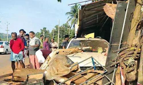 നിയന്ത്രണംവിട്ട കാർ കടയിലേക്ക് ഇടിച്ചുകയറി അഞ്ചുപേർക്ക് പരിക്ക്