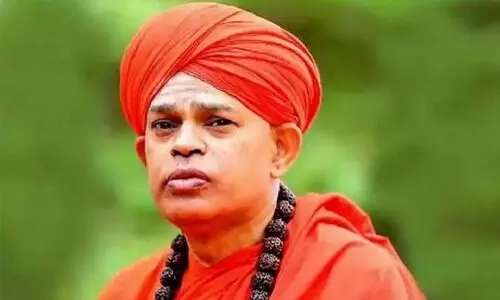 പോക്സോ കേസ്: ചിത്രദുർഗ മഠാധിപതിയുടെ യാത്ര പൊലീസ് തടഞ്ഞു പോക്സോ കേസ്: ചിത്രദുർഗ മഠാധിപതിയുടെ യാത്ര പൊലീസ് തടഞ്ഞു