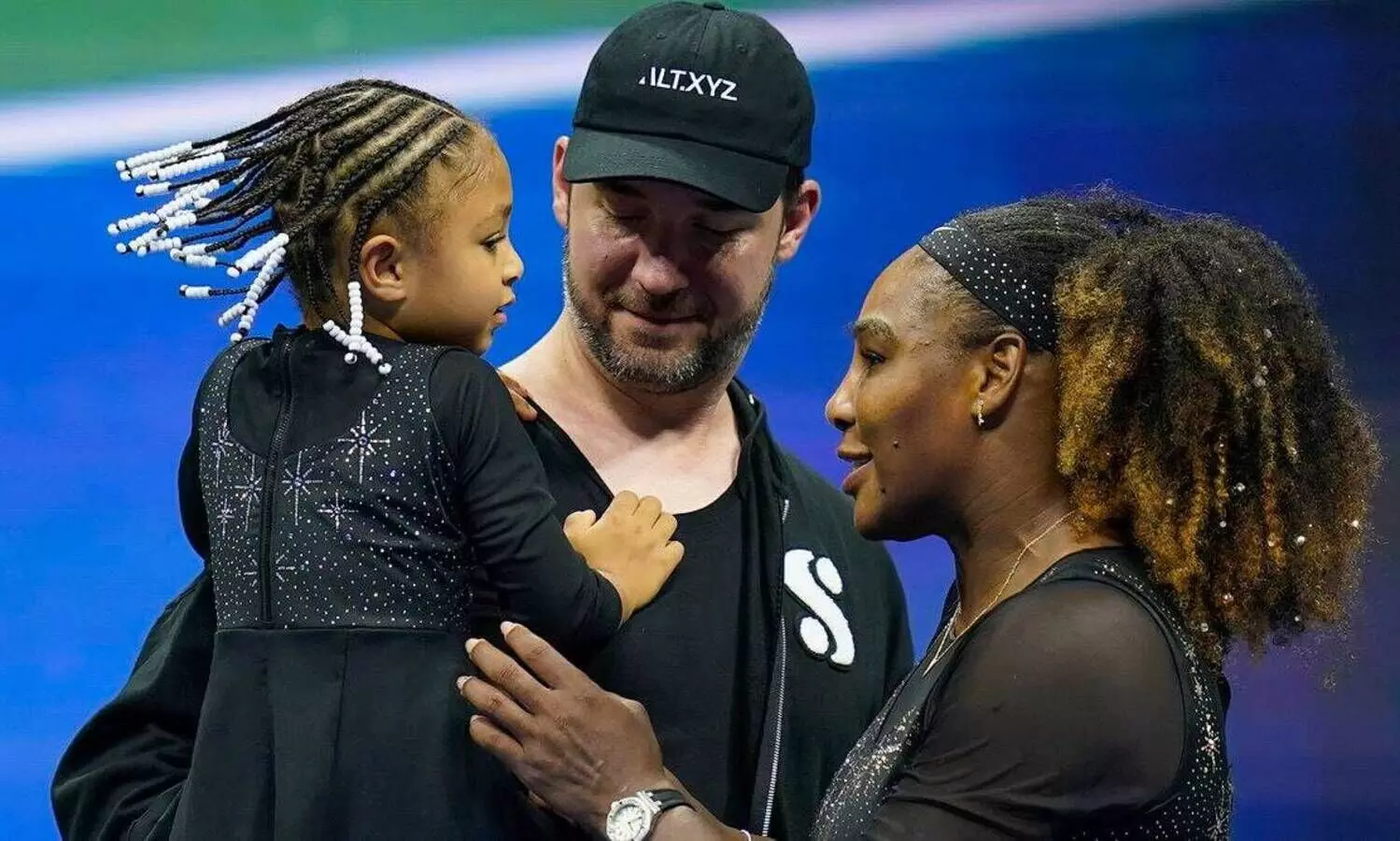 മു​ത്തി​ന് അ​മ്മ​യാ​ണേ മോഡൽ; സെ​റീ​ന​യെ​പ്പോ​ലെ  ത​ല​യി​ൽ വെ​ളു​ത്ത മു​ത്തു​ക​ൾ ധ​രി​ച്ച് മ​ക​ൾ  ഒ​ളി​മ്പി​യ​യെ​ത്തി