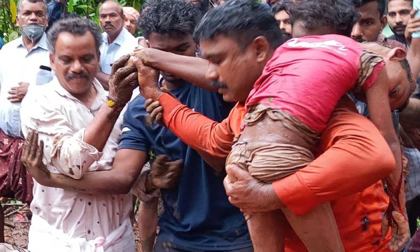 കുടയത്തൂർ ഉരുൾപൊട്ടൽ: കരൾ പിളർക്കും കാഴ്ചയുടെ സംഗമഭൂമി കുടയത്തൂർ ഉരുൾപൊട്ടൽ: കരൾ പിളർക്കും കാഴ്ചയുടെ സംഗമഭൂമി