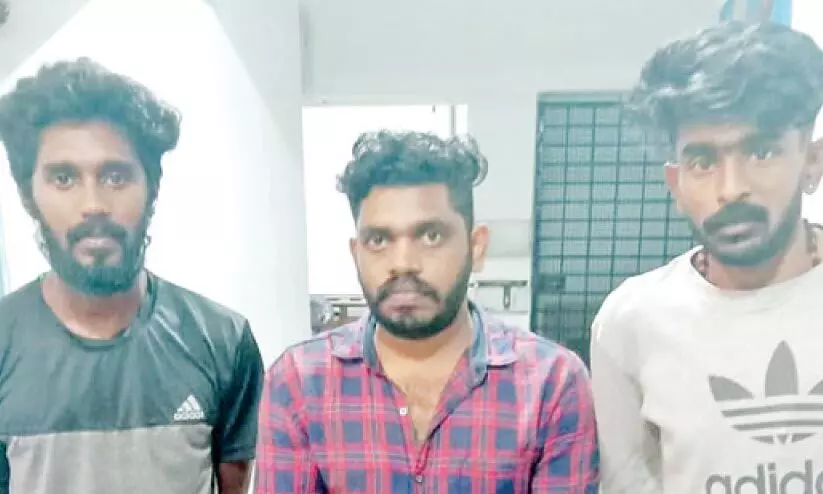 ഹഷീഷ് ഓയിലുമായി യുവാക്കൾ പിടിയിൽ ഹഷീഷ് ഓയിലുമായി യുവാക്കൾ പിടിയിൽ