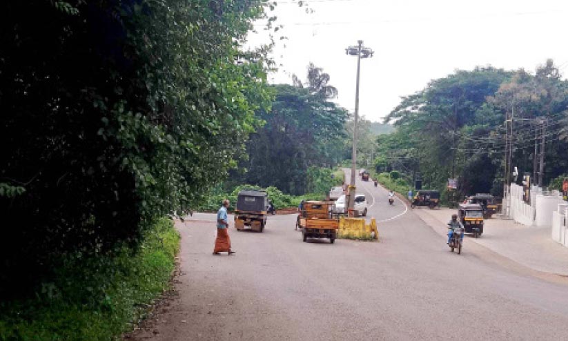 പിലിക്കോടിനും ചെറുവത്തൂരിനും ഇടയിൽ അപകടങ്ങൾ കൂടുന്നു പിലിക്കോടിനും ചെറുവത്തൂരിനും ഇടയിൽ അപകടങ്ങൾ കൂടുന്നു