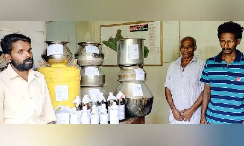 കോടയും ചാരായവുമായി മൂന്നുപേർ അറസ്റ്റിൽ