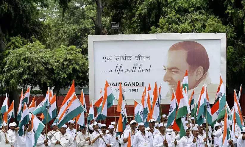 കോൺഗ്രസിൽ കൊഴിഞ്ഞുപോക്ക് തുടരുന്നു; ജമ്മു കശ്മീരിൽ 51 നേതാക്കൾ രാജിവെച്ചു കോൺഗ്രസിൽ കൊഴിഞ്ഞുപോക്ക് തുടരുന്നു; ജമ്മു കശ്മീരിൽ 51 നേതാക്കൾ രാജിവെച്ചു