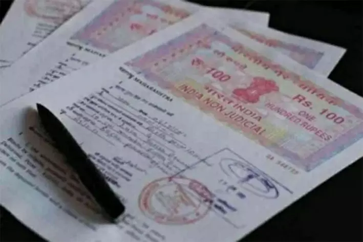 ആധാരമെഴുത്തുകാർക്കും പകർപ്പെഴുത്തുകാർക്കും സ്റ്റാമ്പ് വെണ്ടർമാർക്കും ഉൽസവ ബത്ത 4000 രൂപ ആധാരമെഴുത്തുകാർക്കും പകർപ്പെഴുത്തുകാർക്കും സ്റ്റാമ്പ് വെണ്ടർമാർക്കും ഉൽസവ ബത്ത 4000 രൂപ