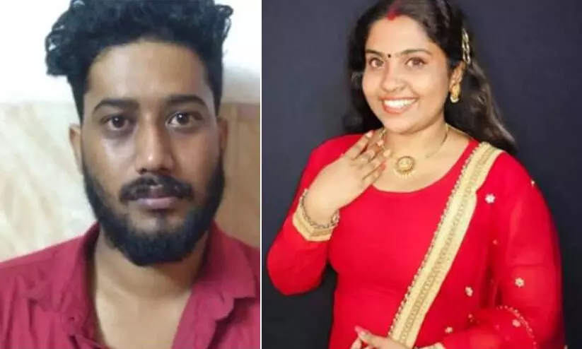 തേൻകെണിയൊരുക്കി പണം തട്ടുന്ന ദമ്പതികളടക്കമുള്ള സംഘം പിടിയിൽ