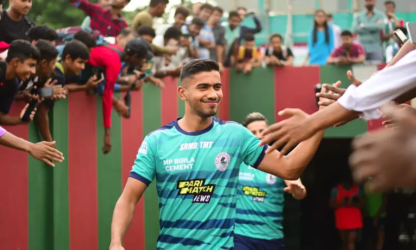 കരിമ്പ് ജ്യൂസ് കടയിൽ നിന്നും സ്പാനിഷ് ലാലിഗയിലേക്ക്; ഇന്ത്യൻ ഫുട്ബാളിന്റെ യുവമുഖം ആഷിഖ് കുരുണിയൻ ജീവിതം പറയുന്നു കരിമ്പ് ജ്യൂസ് കടയിൽ നിന്നും സ്പാനിഷ് ലാലിഗയിലേക്ക്; ഇന്ത്യൻ ഫുട്ബാളിന്റെ യുവമുഖം ആഷിഖ് കുരുണിയൻ ജീവിതം പറയുന്നു