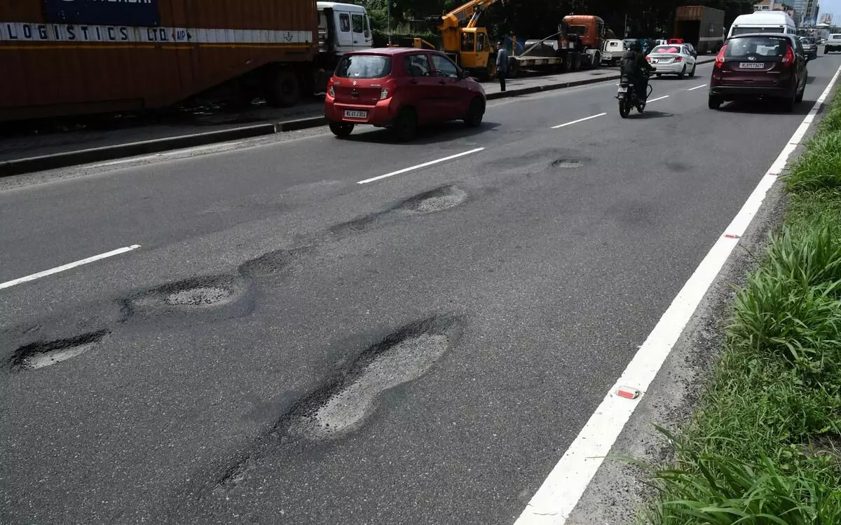 മണ്ണുത്തി-ഇടപ്പിള്ളി ദേശീയപാത: അറ്റകൂറ്റപ്പണിക്ക് 58 കോടിയുടെ കരാർ മണ്ണുത്തി-ഇടപ്പിള്ളി ദേശീയപാത: അറ്റകൂറ്റപ്പണിക്ക് 58 കോടിയുടെ കരാർ