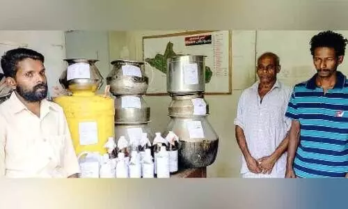 കോടയും ചാരായവുമായി മൂന്നുപേർ അറസ്റ്റിൽ