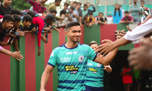 ​കരി​മ്പ് ജ്യൂ​സ് ക​ട​യി​ൽ നിന്നും സ്പാനിഷ് ലാലിഗയിലേക്ക്; ഇ​ന്ത്യ​ൻ ഫു​ട്ബാ​ളിന്റെ യുവമുഖം ആ​ഷി​ഖ് കു​രു​ണി​യ​ൻ ജീ​വി​തം പ​റ​യു​ന്നു