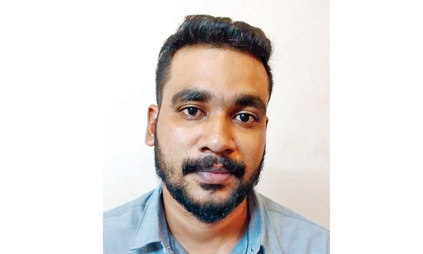 വാട്സാപ്പിൽ വിമർശിക്കുന്നവരുടെ നമ്പറുപയോഗിച്ച് വി.ഐ.പികളെ ഭീഷണിപ്പെടുത്തിയയാൾ അറസ്റ്റിൽ; വലയിലാക്കിയത് മാസങ്ങൾ നീണ്ട ആസൂത്രണത്തിലൂടെ വാട്സാപ്പിൽ വിമർശിക്കുന്നവരുടെ നമ്പറുപയോഗിച്ച് വി.ഐ.പികളെ ഭീഷണിപ്പെടുത്തിയയാൾ അറസ്റ്റിൽ; വലയിലാക്കിയത് മാസങ്ങൾ നീണ്ട ആസൂത്രണത്തിലൂടെ