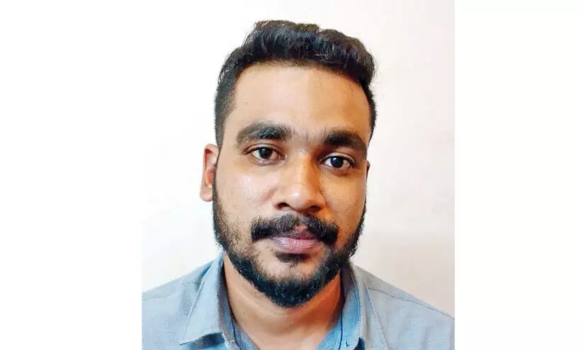 വാട്സാപ്പിൽ വിമർശിക്കുന്നവരുടെ നമ്പറുപയോഗിച്ച് വി.ഐ.പികളെ ഭീഷണിപ്പെടുത്തിയയാൾ അറസ്റ്റിൽ; വലയിലാക്കിയത് മാസങ്ങൾ നീണ്ട ആസൂത്രണത്തിലൂടെ