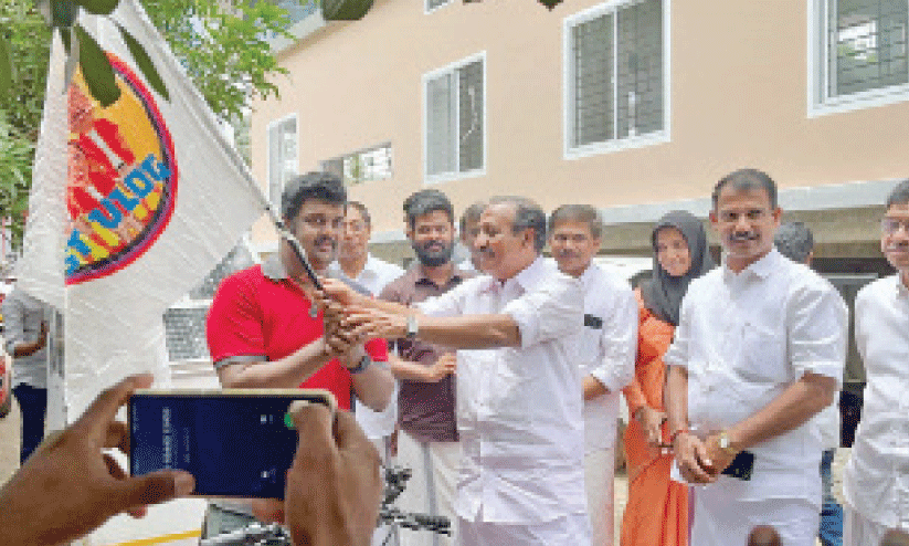 സൈക്കിൾ കാരവനിൽ ആകാശ് കൃഷ്ണ യാത്രതുടങ്ങി