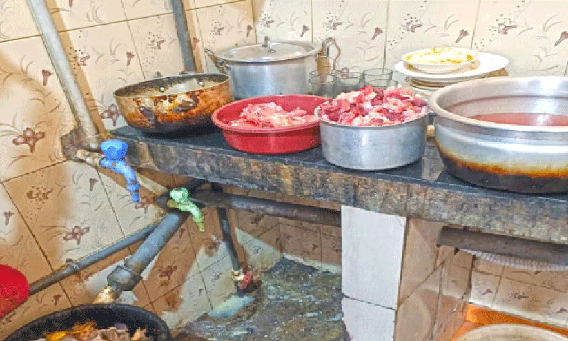 ഓണത്തിനിടയിൽ പഴകിയ പുട്ടുകച്ചവടം; നടപടികളുമായി ഭക്ഷ്യസുരക്ഷ വകുപ്പ് ഓണത്തിനിടയിൽ പഴകിയ പുട്ടുകച്ചവടം; നടപടികളുമായി ഭക്ഷ്യസുരക്ഷ വകുപ്പ്