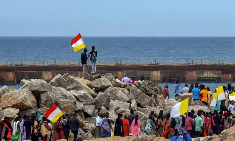 ഏത് കോടതി പറഞ്ഞാലും വിഴിഞ്ഞത്ത് അദാനി കല്ലിടില്ല, കയറ്റിയ സർക്കാറിനെ താഴെയിറക്കാനുമറിയാം -ഫാ. തീയോഡോഷ്യസ് ഏത് കോടതി പറഞ്ഞാലും വിഴിഞ്ഞത്ത് അദാനി കല്ലിടില്ല, കയറ്റിയ സർക്കാറിനെ താഴെയിറക്കാനുമറിയാം -ഫാ. തീയോഡോഷ്യസ്