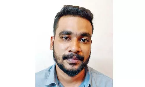 വാട്സാപ്പിൽ വിമർശിക്കുന്നവരുടെ നമ്പറുപയോഗിച്ച് വി.ഐ.പികളെ ഭീഷണിപ്പെടുത്തിയയാൾ അറസ്റ്റിൽ; വലയിലാക്കിയത് മാസങ്ങൾ നീണ്ട ആസൂത്രണത്തിലൂടെ