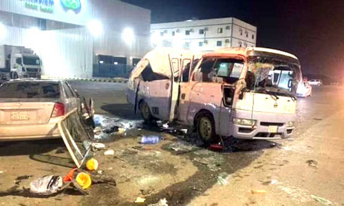 വാ​ഹ​ന​ങ്ങ​ൾ കൂ​ട്ടി​യി​ടി​ച്ച്​ 15 പേ​ർ​ക്ക് പ​രി​ക്ക്