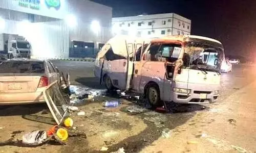 വാ​ഹ​ന​ങ്ങ​ൾ കൂ​ട്ടി​യി​ടി​ച്ച്​ 15 പേ​ർ​ക്ക് പ​രി​ക്ക്