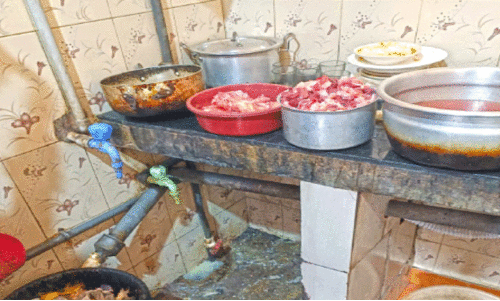 ഓണത്തിനിടയിൽ പഴകിയ പുട്ടുകച്ചവടം; നടപടികളുമായി ഭക്ഷ്യസുരക്ഷ വകുപ്പ് ഓണത്തിനിടയിൽ പഴകിയ പുട്ടുകച്ചവടം; നടപടികളുമായി ഭക്ഷ്യസുരക്ഷ വകുപ്പ്