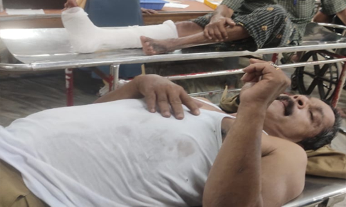 കോഴിക്കോട് മെഡിക്കൽ കോളജിൽ മാധ്യമം ലേഖകന് മർദനം കോഴിക്കോട് മെഡിക്കൽ കോളജിൽ മാധ്യമം ലേഖകന് മർദനം