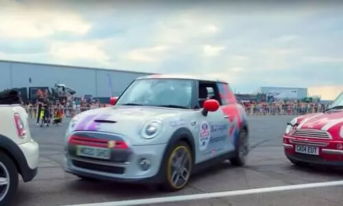 ഇത് വല്ലാത്ത ജാതി പാർക്കിങ്; വൈറൽ വിഡിയോ കാണാം ഇത് വല്ലാത്ത ജാതി പാർക്കിങ്; വൈറൽ വിഡിയോ കാണാം