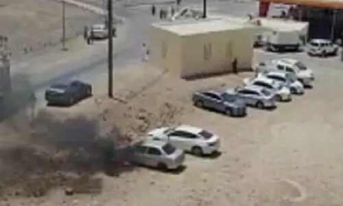 മസ്കത്ത്​ റൂവിയിൽ നിർത്തിയിട്ട കാറിന്​ തീപിടിച്ചു