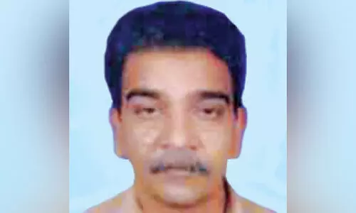 തെ​രു​വു​നാ​യ് കു​റു​കെ ചാ​ടി; ഓ​ട്ടോ മ​റി​ഞ്ഞ് ഡ്രൈ​വ​ർ മ​രി​ച്ചു