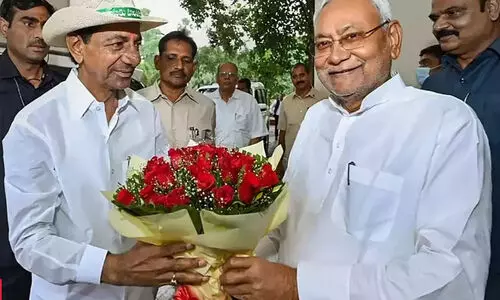 വേദി പങ്കിട്ട് നിതീഷും കെ.സി.ആറും; നരേന്ദ്ര മോദി സർക്കാറിന്റേത് വെറും തള്ള്