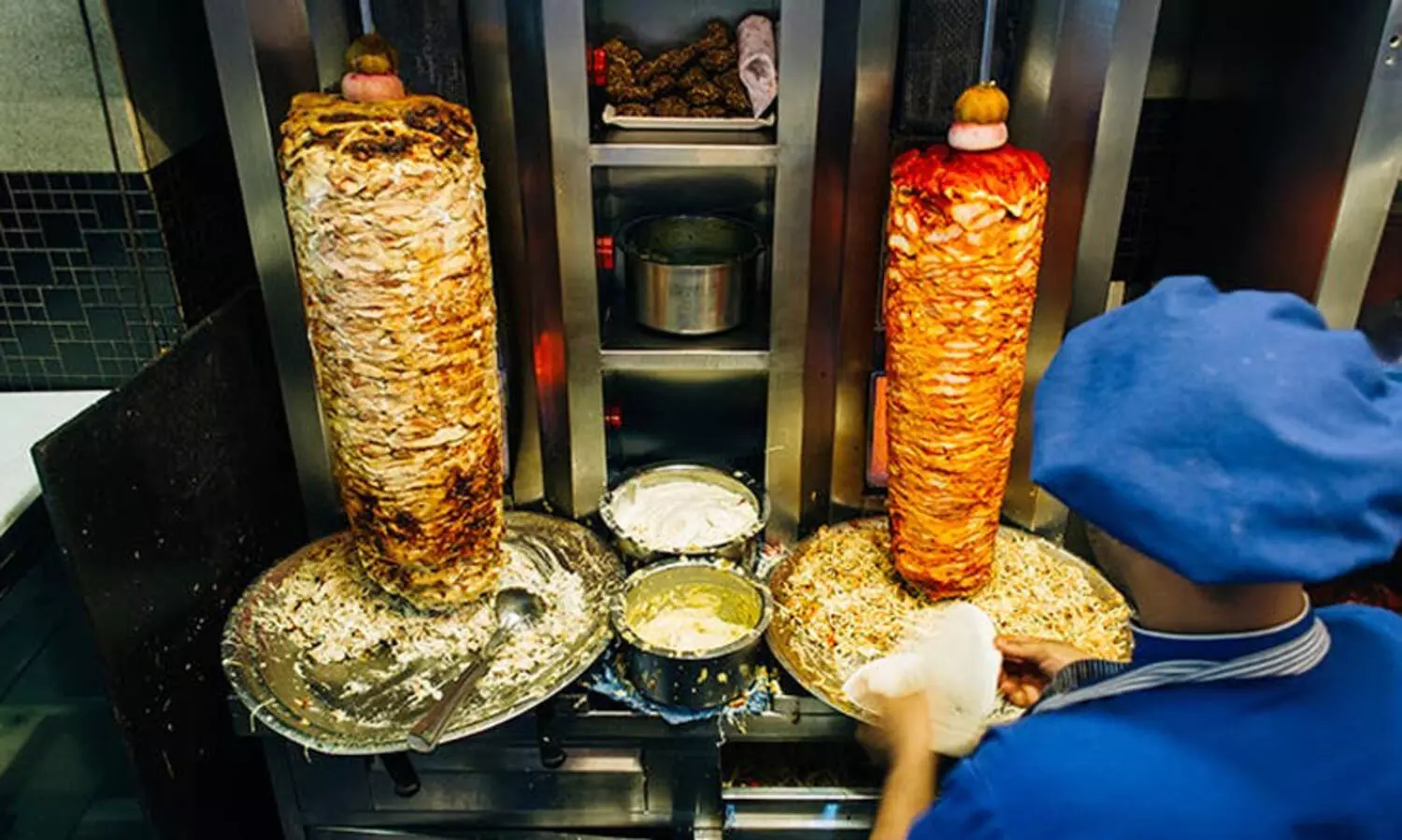 ഷവർമ തയാറാക്കാൻ മാർഗരേഖ; ലൈസൻസി​ല്ലാതെ വിറ്റാൽ വൻ പിഴയും ആറു മാസം വരെ തടവും