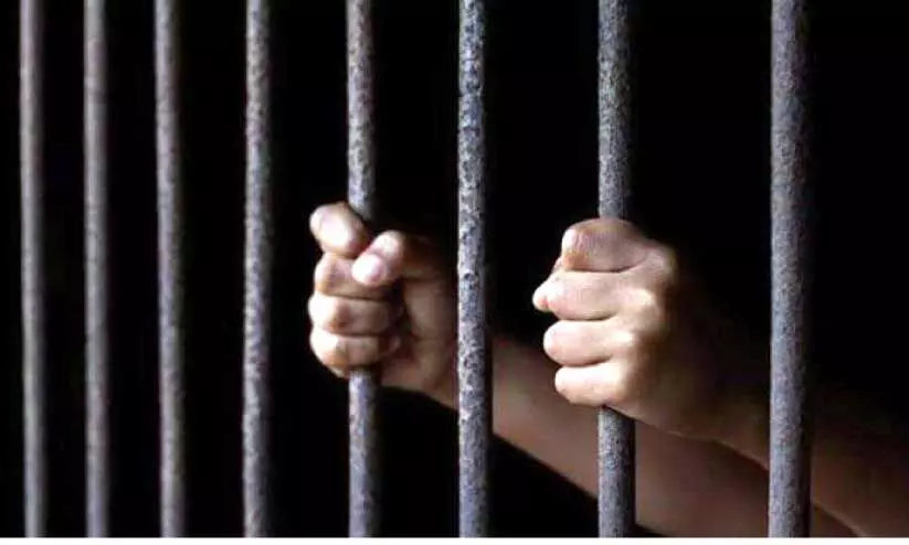 നിയമലംഘനങ്ങൾ: പരിശോധന തുടരുന്നു നിയമലംഘനങ്ങൾ: പരിശോധന തുടരുന്നു